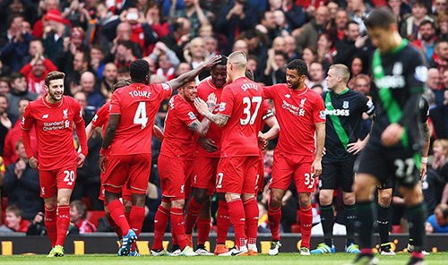 内蒙古额尔古纳初冬银装素裹，金雕翱翔雪原尽显苍穹之王风范（内蒙古额尔古纳初冬白雪皑皑，金雕纵横雪原尽显空中之王风姿）