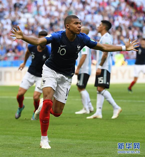 世界冠军黄雅琼、刘雨辰举行婚礼，樊振东、汪顺送上视频祝福（黄雅琼、刘雨辰喜结连理，樊振东、汪顺视频送祝福）