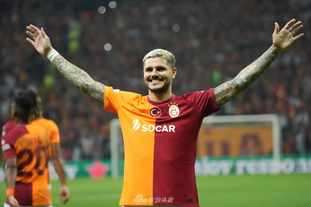 北京时间12月10日晚18：00，亚冠精英联赛东亚区小组赛将迎来一场决定出线命运的关键对决。（北京时间12月10日18：00，亚冠精英联赛东亚区小组赛上演决定出线的关键一战）