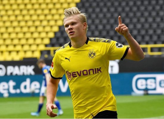 里昂15岁潜力中锋泽科维奇：崇拜哈兰德和DV9的左脚射手（里昂15岁锋线新星泽科维奇：左脚射术出众，偶像哈兰德与DV9）