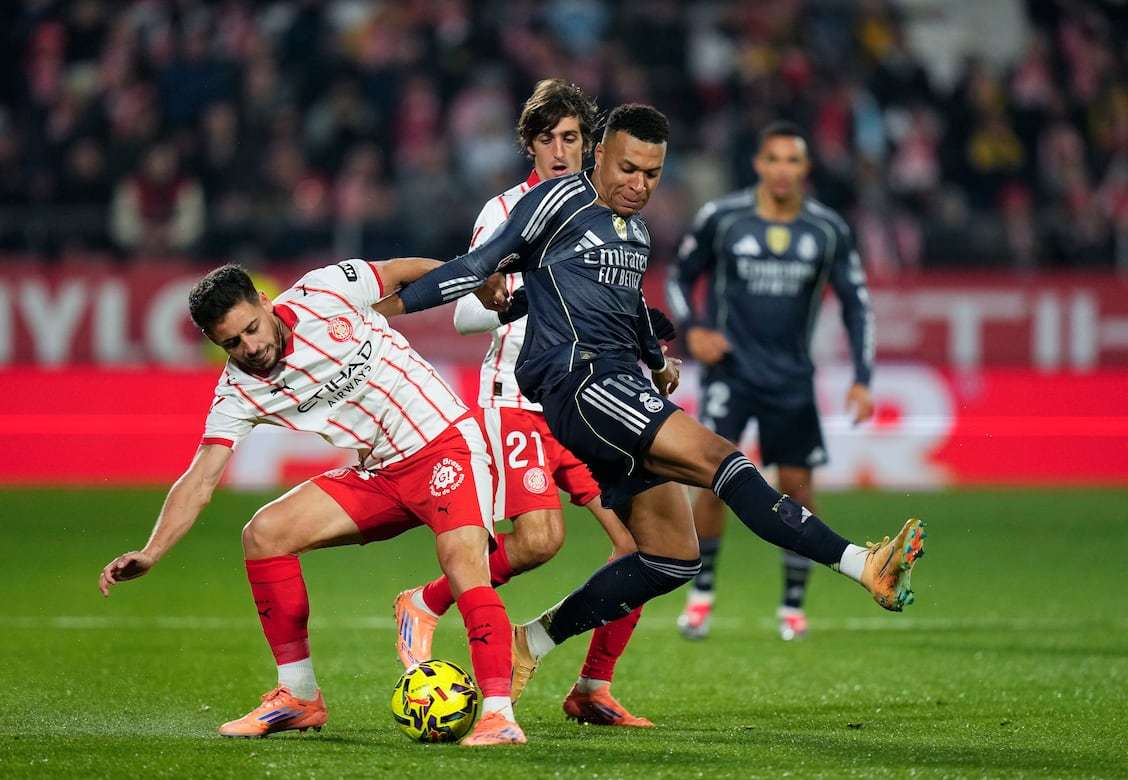 凯尔特人以138-129击败魔术，凭借高命中率和高效进攻取得关键胜利。（凯尔特人手感火热，138-129力克魔术拿下关键一战）