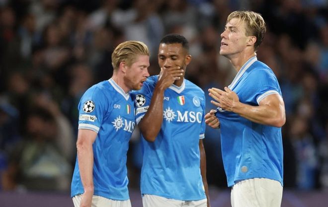 佛罗伦萨主场5-1大胜乌迪内斯，收获本赛季联赛首胜（佛罗伦萨主场5比1横扫乌迪内斯，迎来赛季联赛首胜）